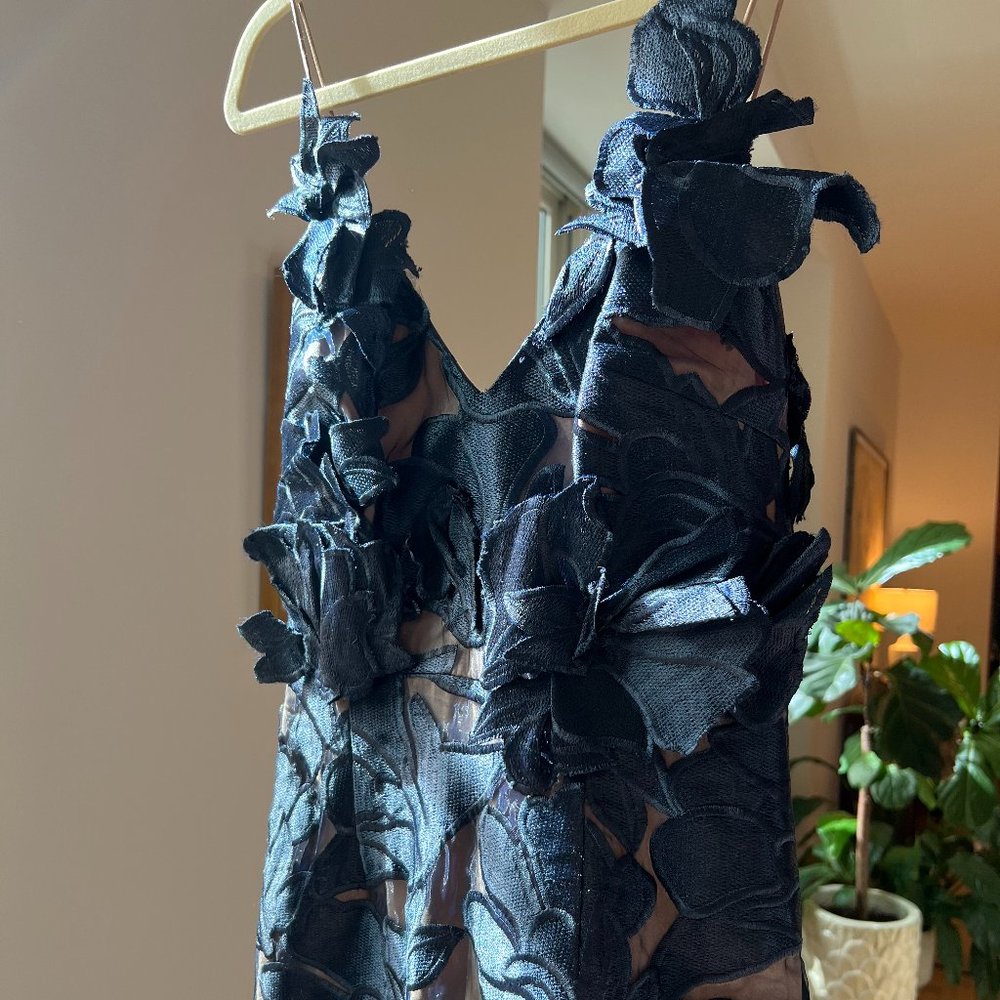 Monique Lhuillier Navy Blue Floral Lace Applique Gown; Size 6 (M)